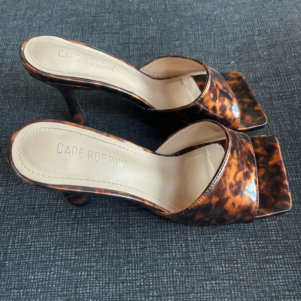 Heels - Picture 2 of 2
